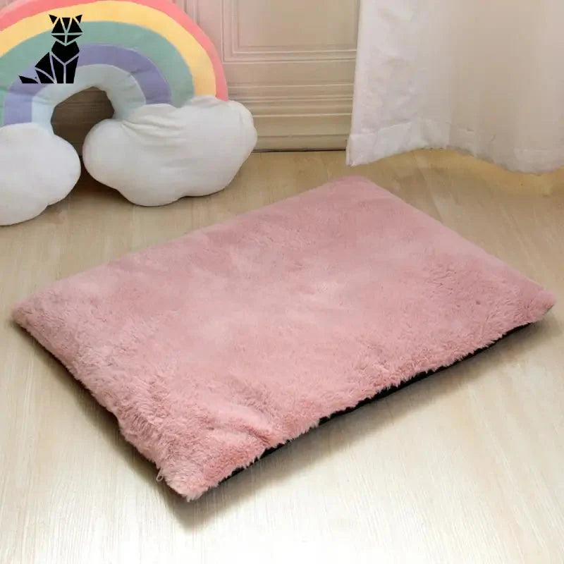 Tapis rose avec coussin arc-en-ciel sur lit pour chien : Tapis de couchage chaud en polymère optique, offrant un couchage chaud et un confort optimal avec housse amovible